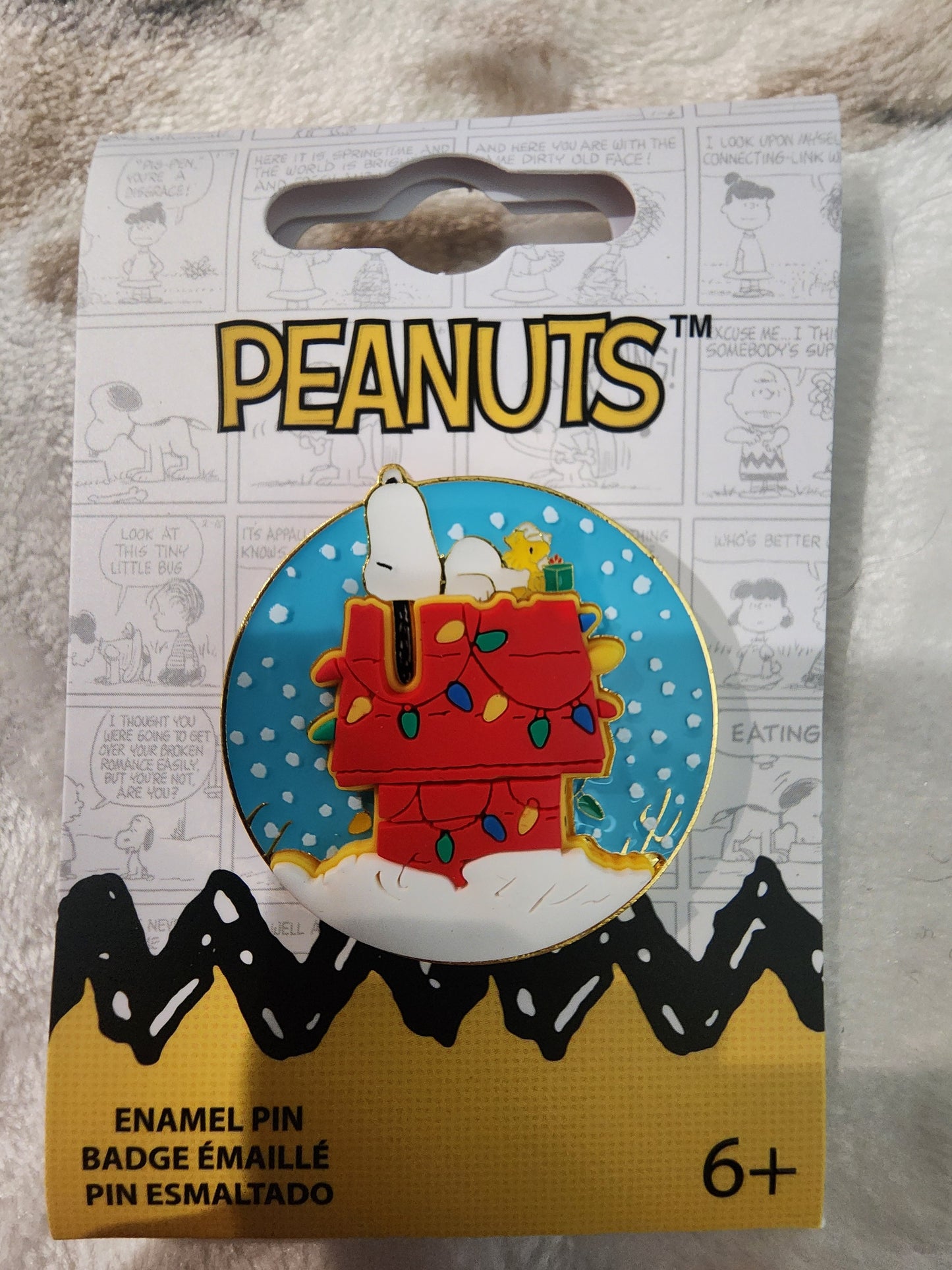 Peanuts Snoopy Holiday Pin
