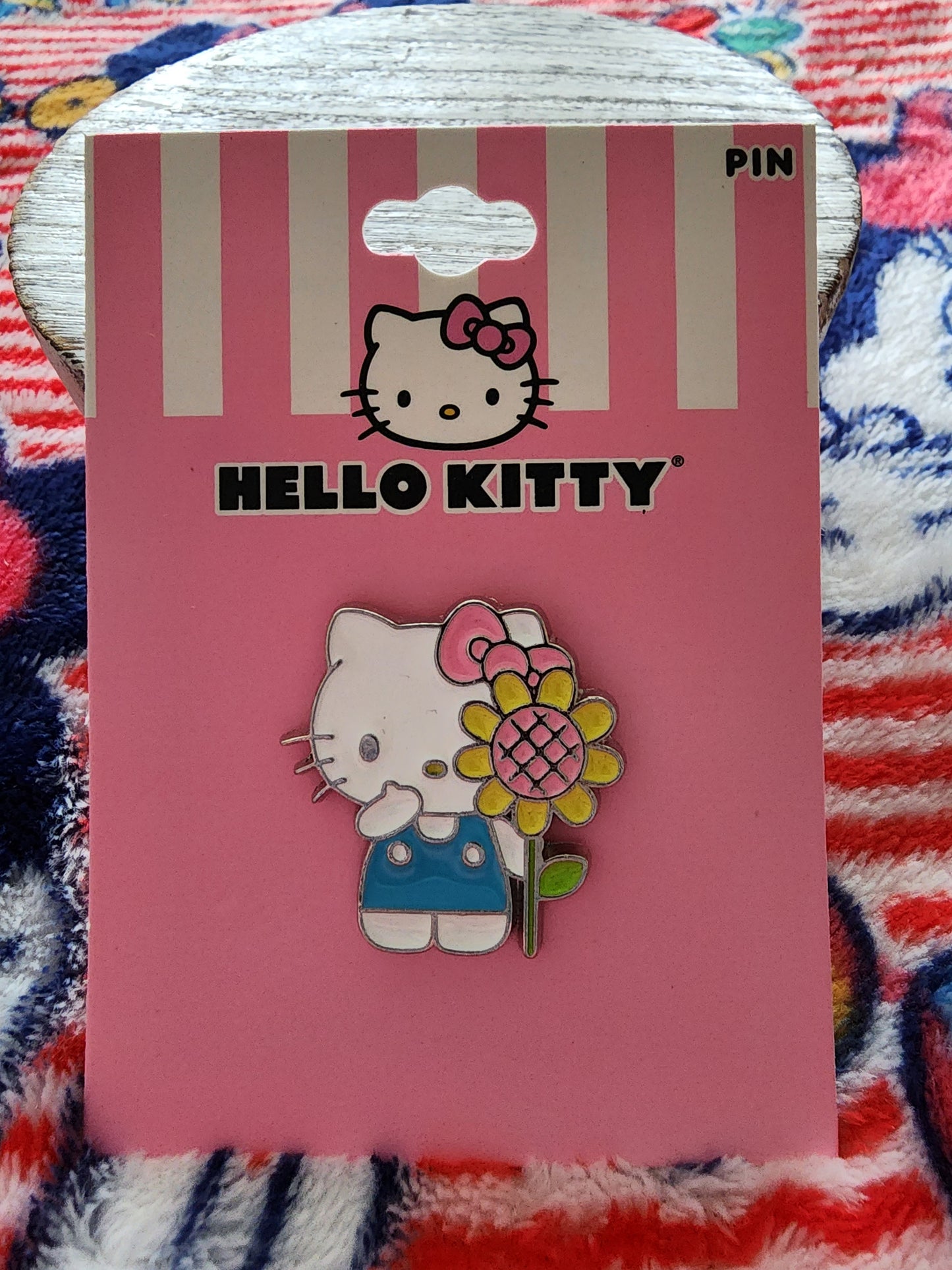 Hello Kitty Flower Pin