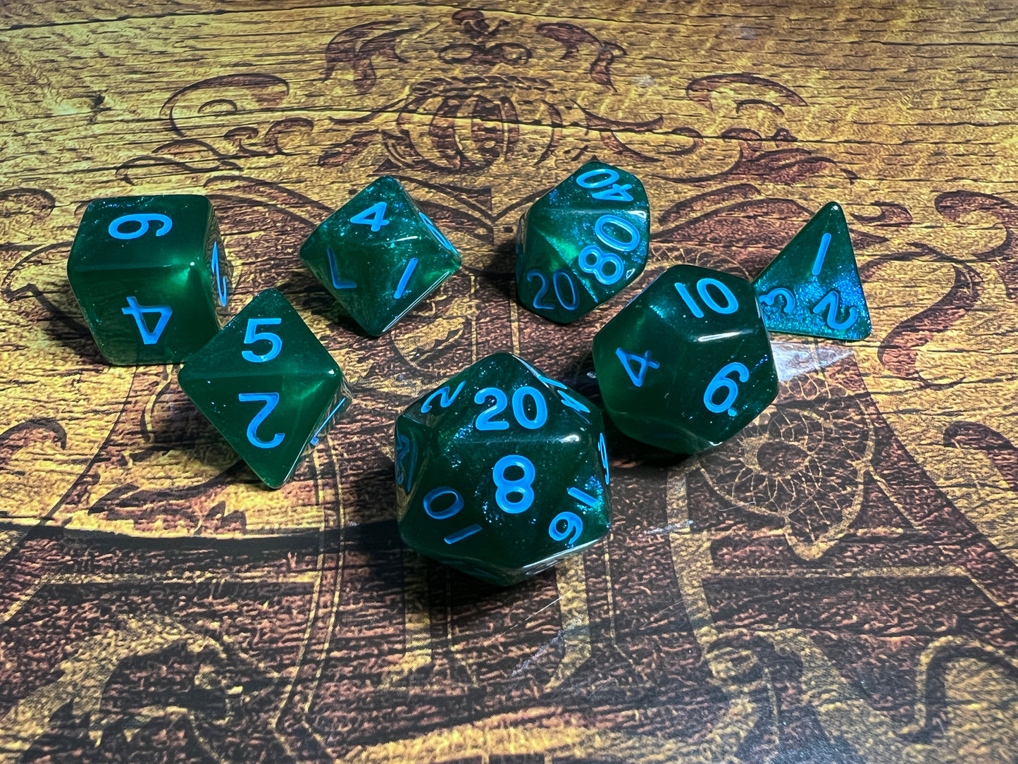 D&D Stardust: Green w/ Blue Numbers 16mm Resin Poly Dice Set