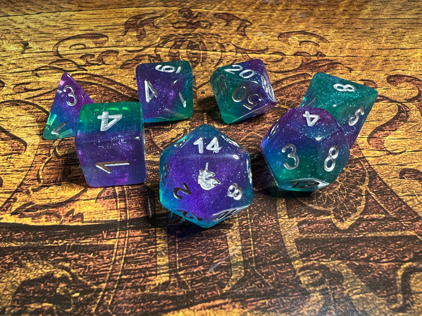 D&D Unicorn: Aurora 16mm Resin Poly Dice Set