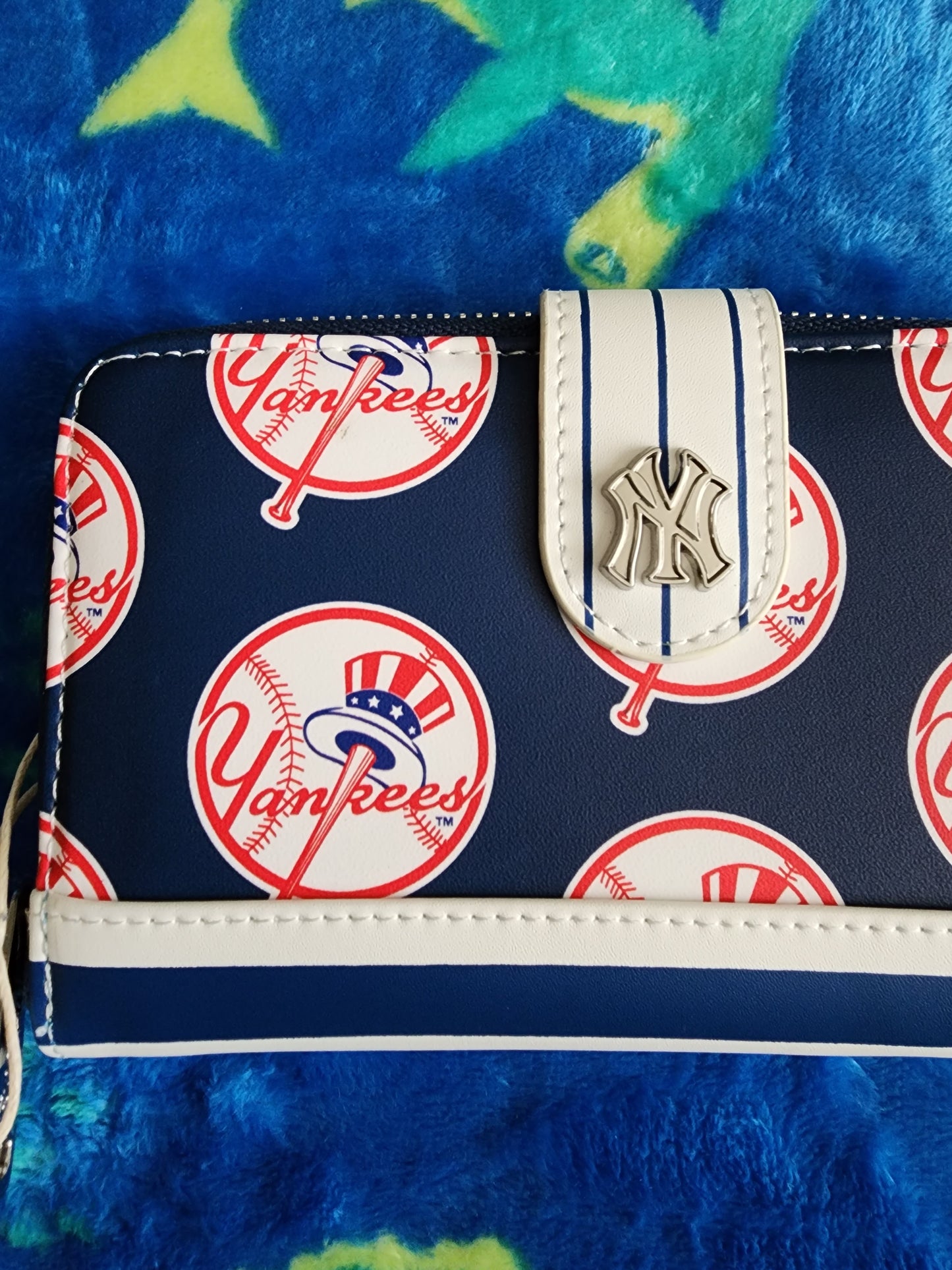 Loungefly MLB New York Yankees Wallet