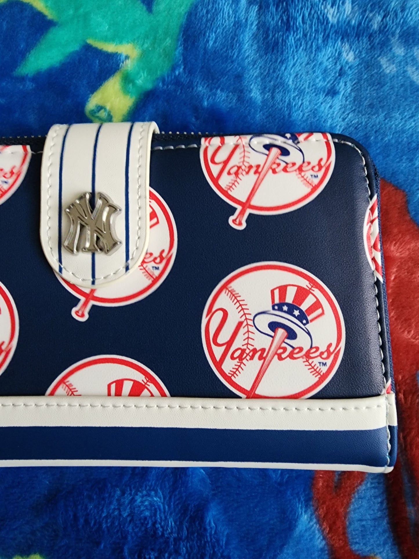 Loungefly MLB New York Yankees Wallet