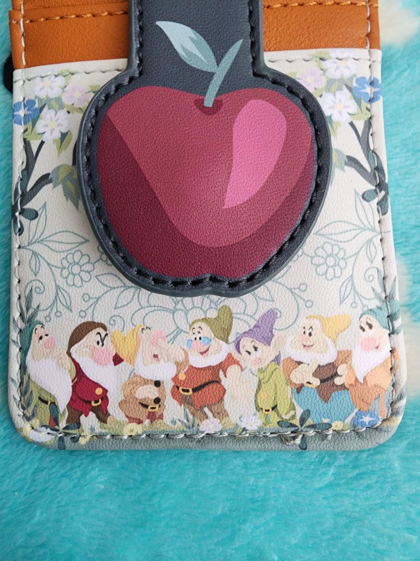 Loungefly Disney Snow White and The Seven Drawfs Card Holder