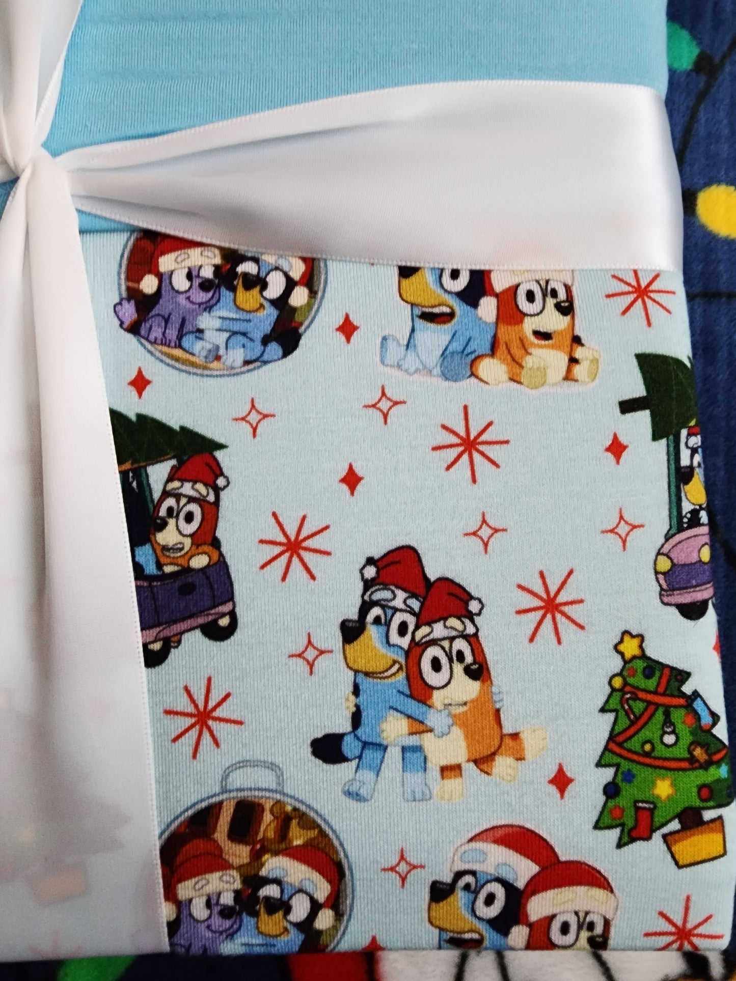 *Charlies Project Bluey and Bingo Christmas Holiday Baby Blanket