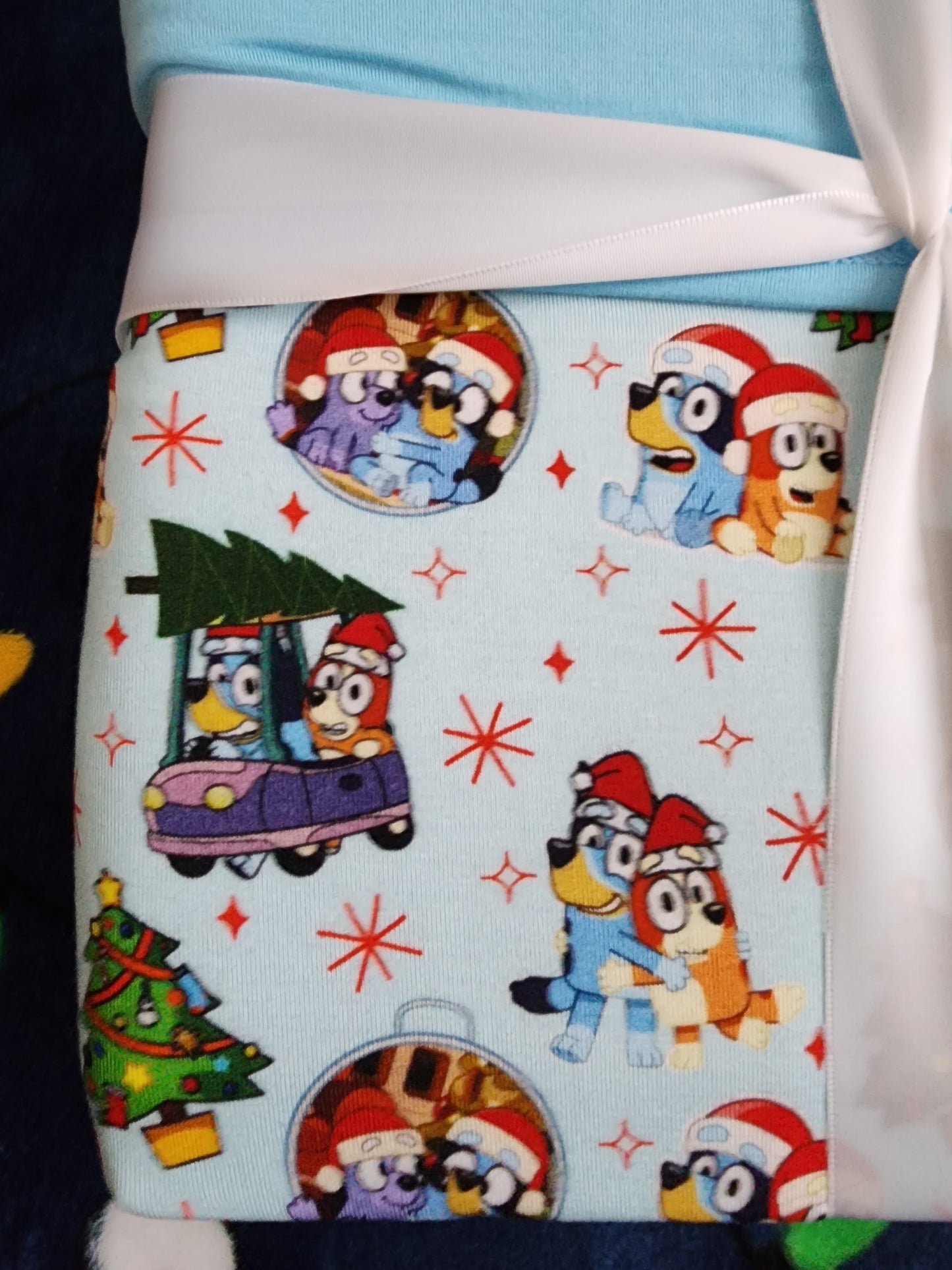 *Charlies Project Bluey and Bingo Christmas Holiday Baby Blanket