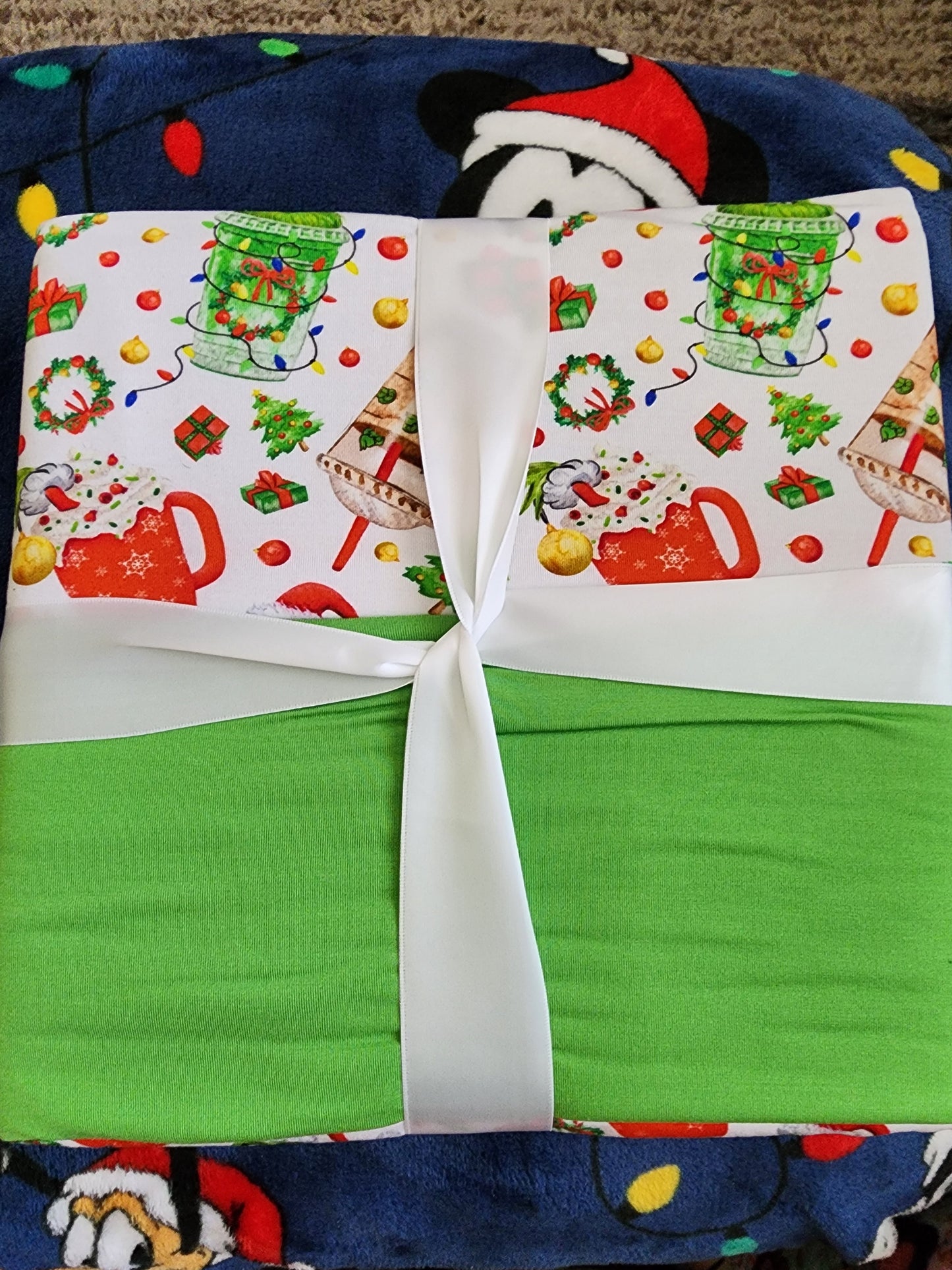 *Dr. Seuss The Grinch Christmas Drinks Baby Blanket