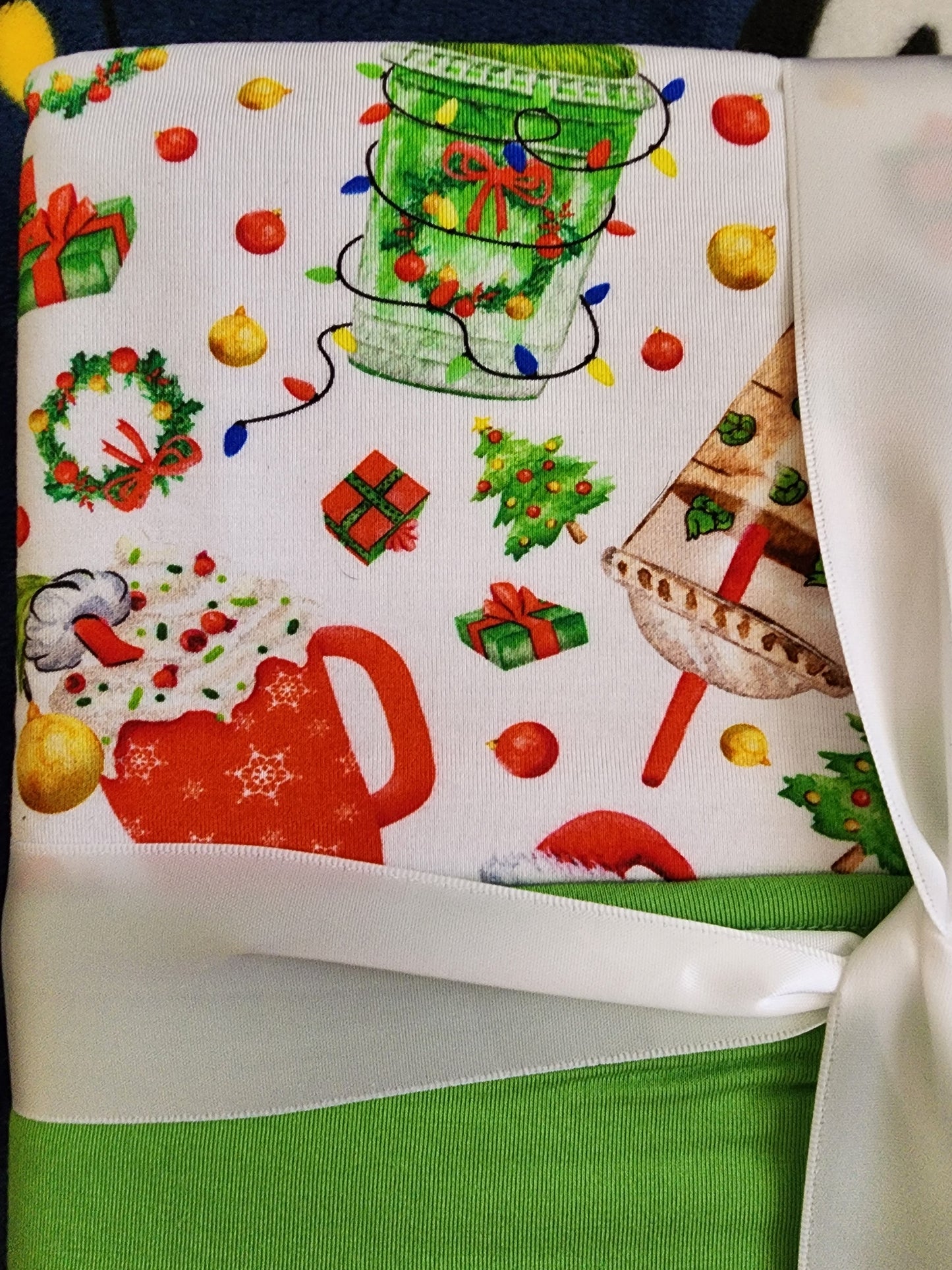 *Dr. Seuss The Grinch Christmas Drinks Baby Blanket