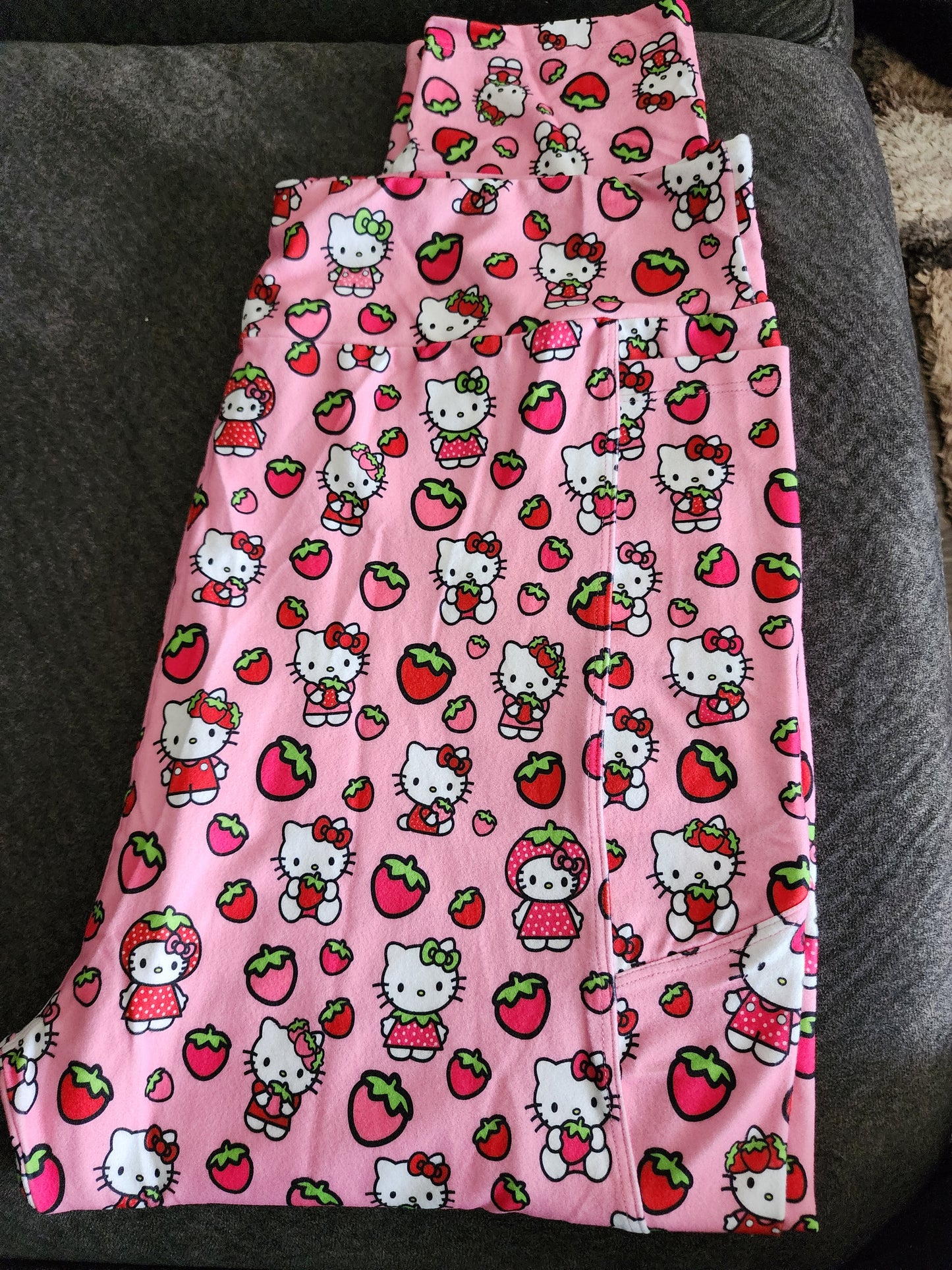 *CP Hello Kitty Strawberry Leggings