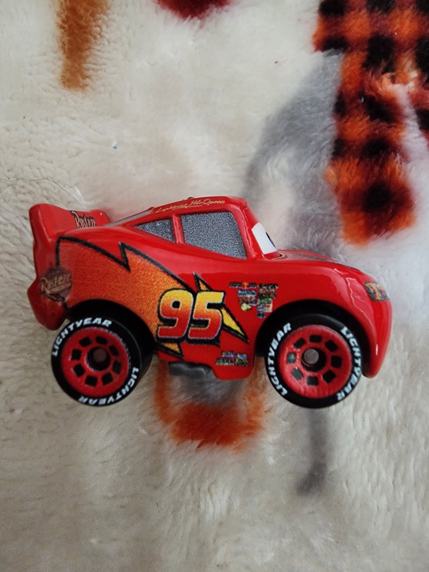 Disney Pixar Cars Metal Mystery Mini Racers Car