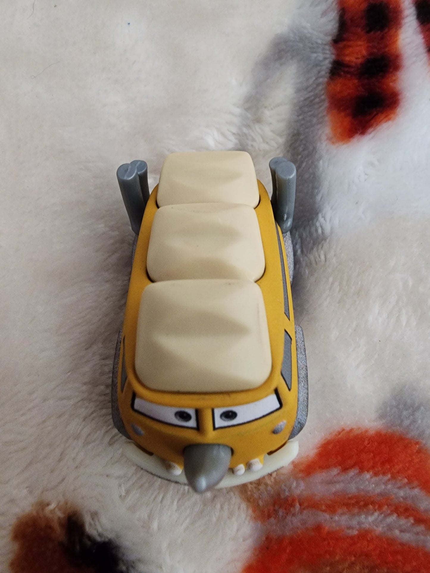 Disney Pixar Cars Metal Mystery Mini Racers Car