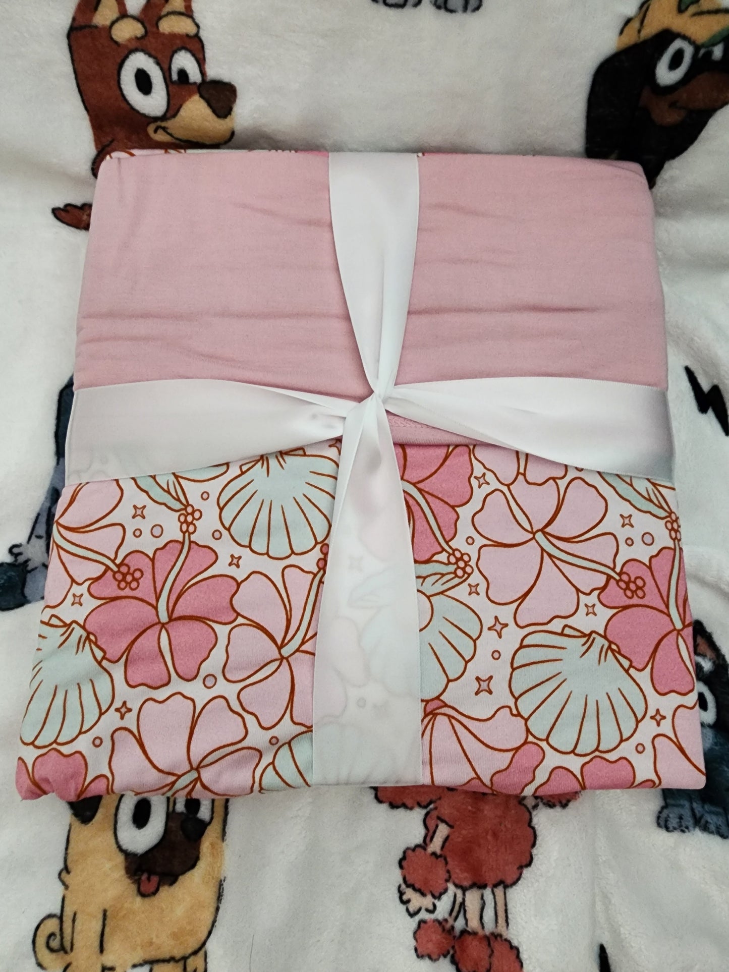 *CP Hawaiian Shells and Hibiscus Bamboo Baby Blanket