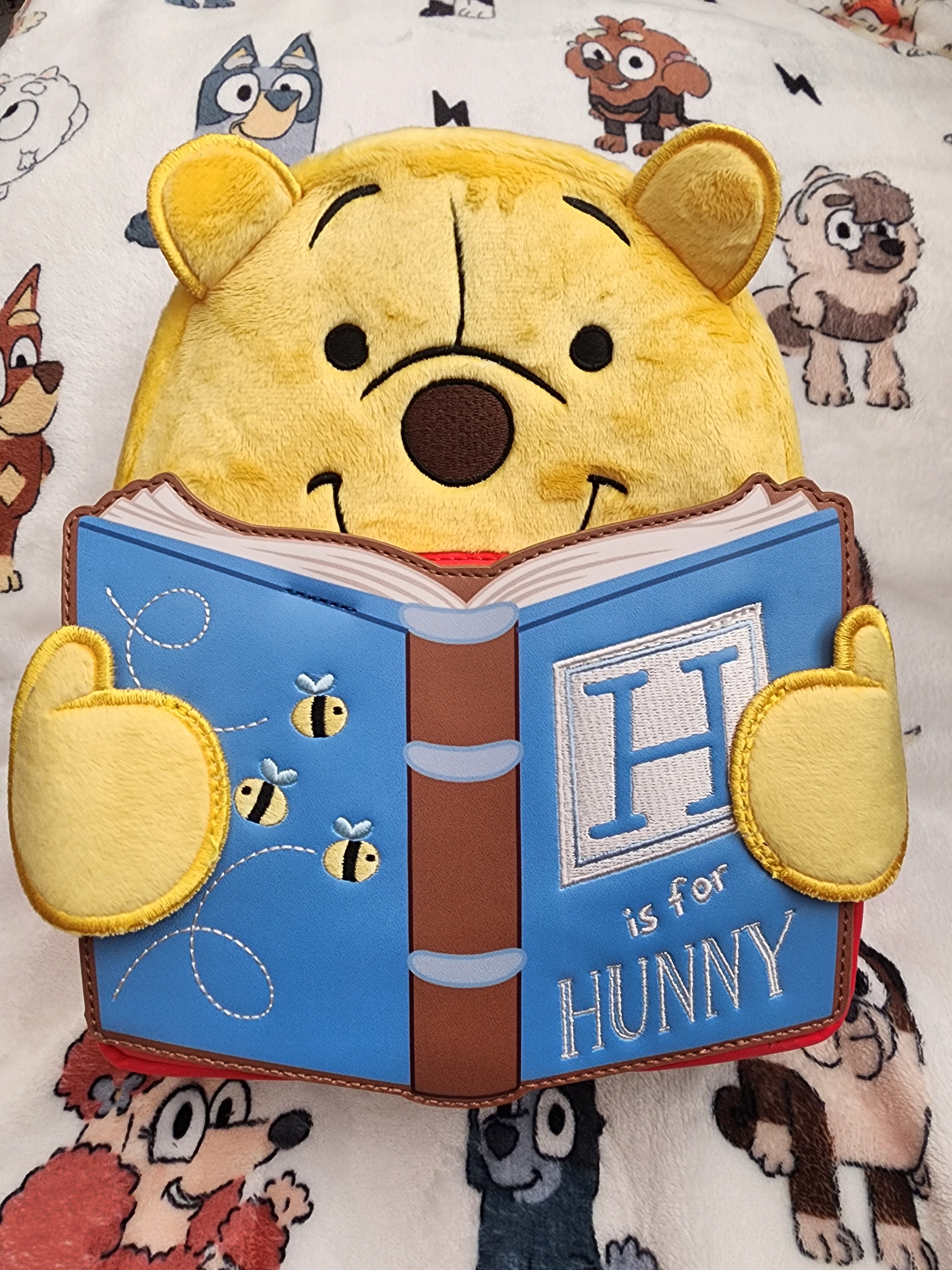 pooh!AHCKTBさま Loungefly Disney Winnie the Pooh Reading Exclusive Plush Backpack