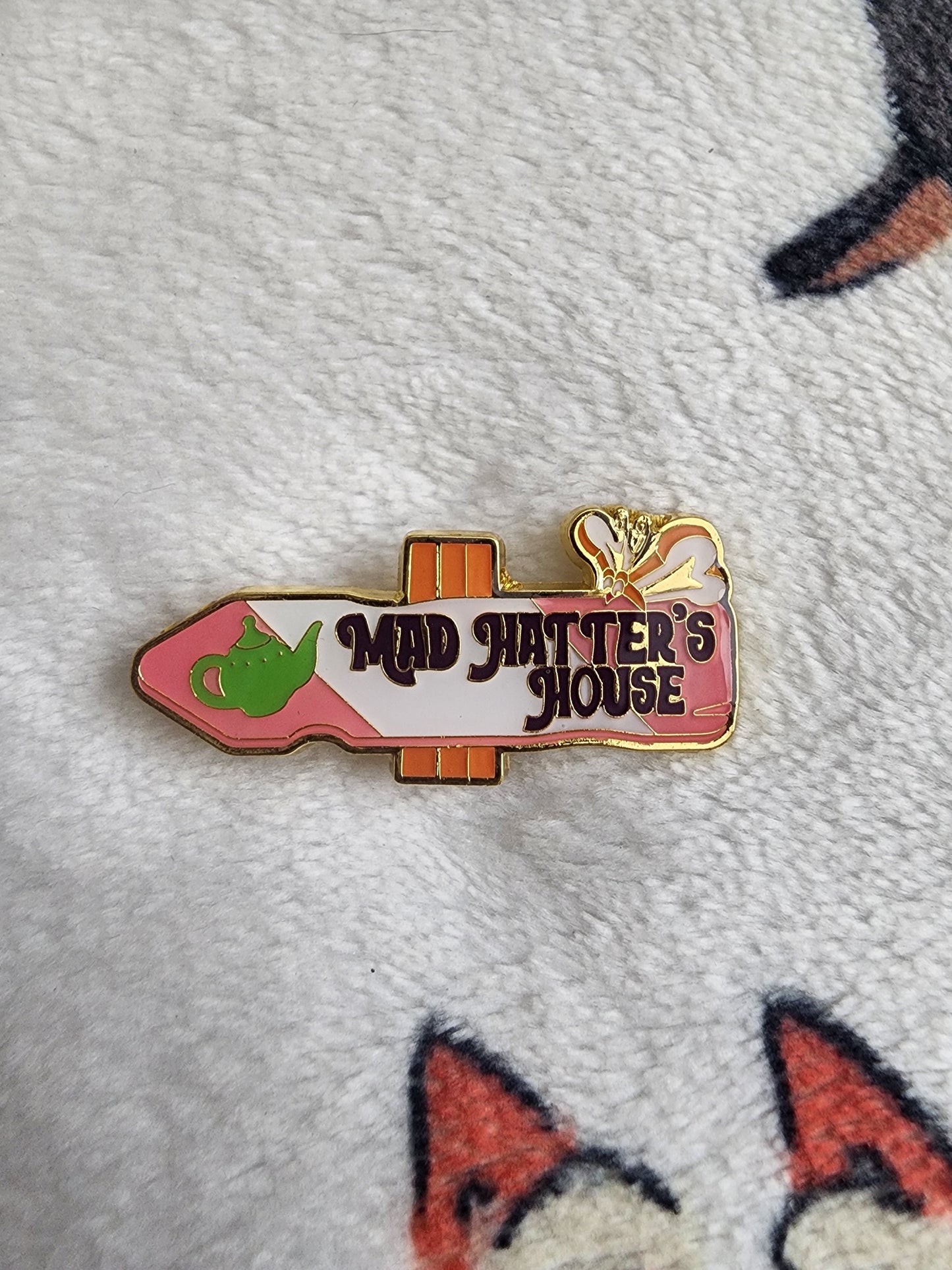 Loungefly Disney Alice in Wonderland Sign Mystery Pins