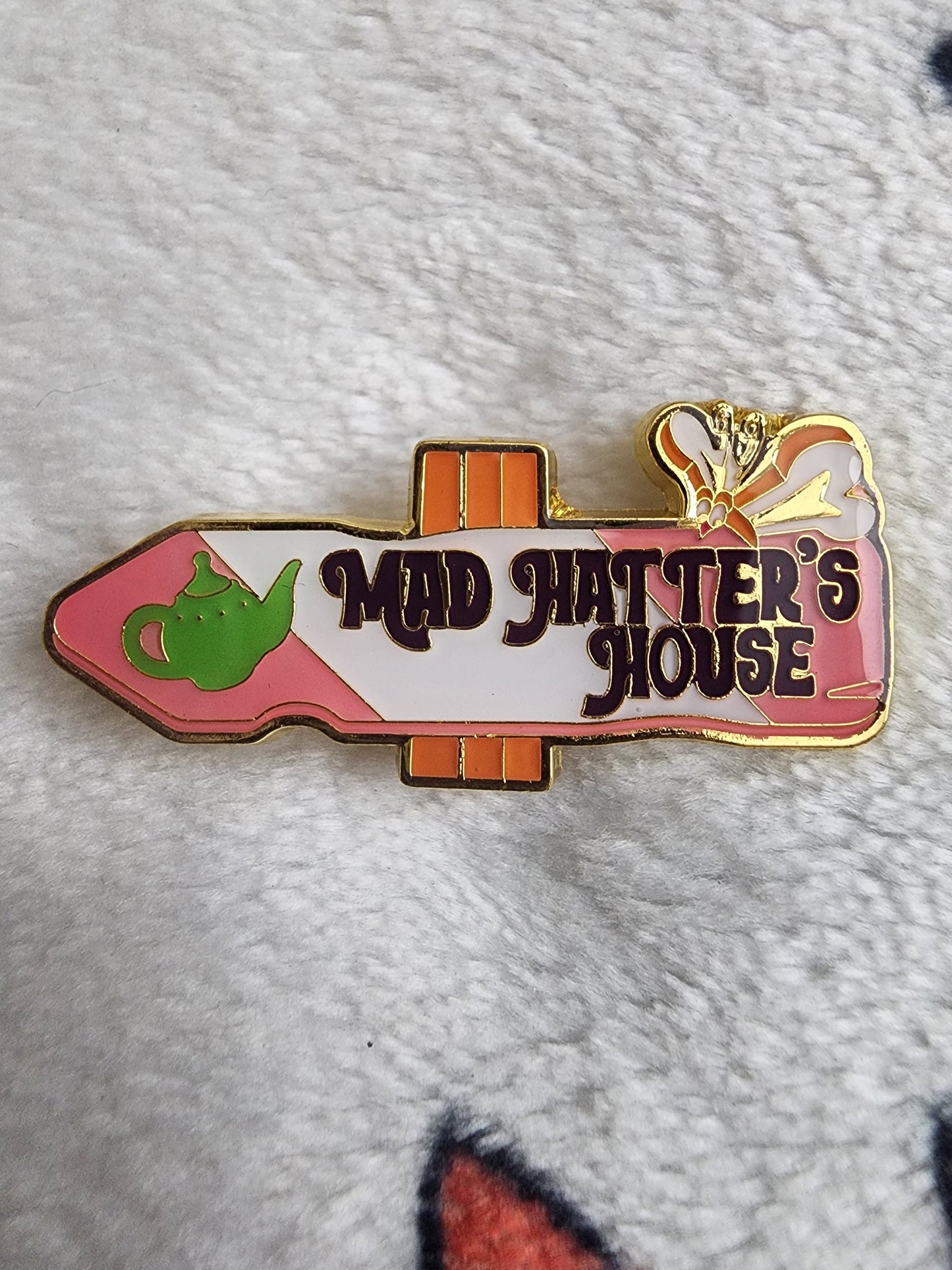 Loungefly Disney Alice in Wonderland Sign Mystery Pins