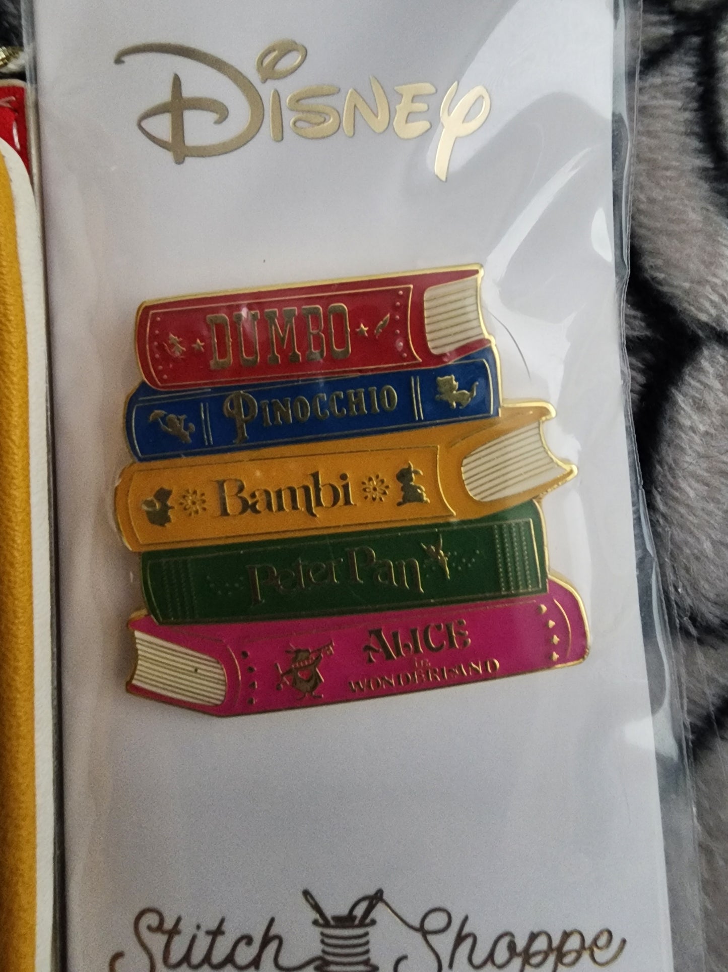 Loungefly Stitch Shoppe Disney Classic Books Wallet/Pin