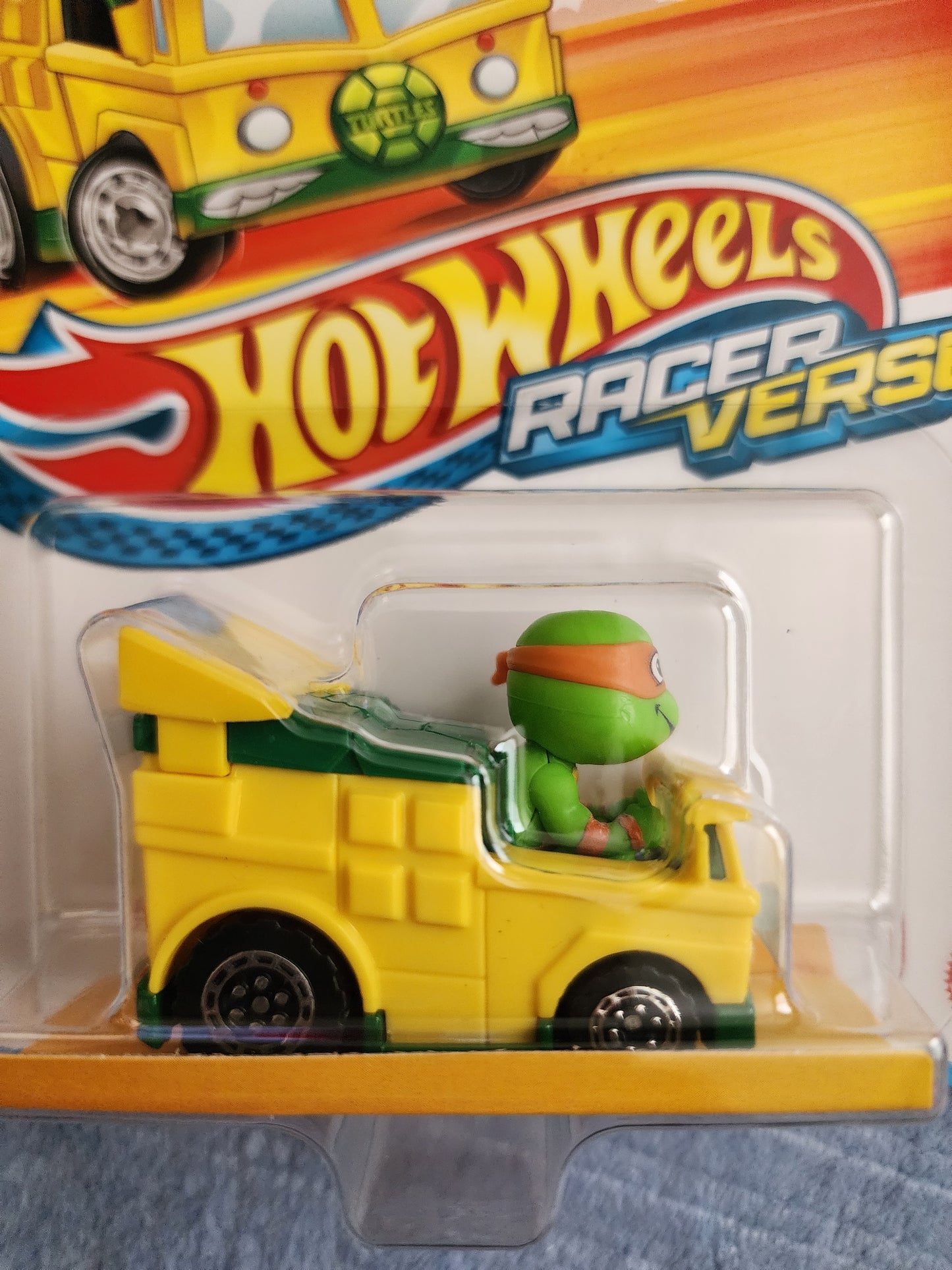 Hot Wheels Racer Verse TMNT Michelangelo Car