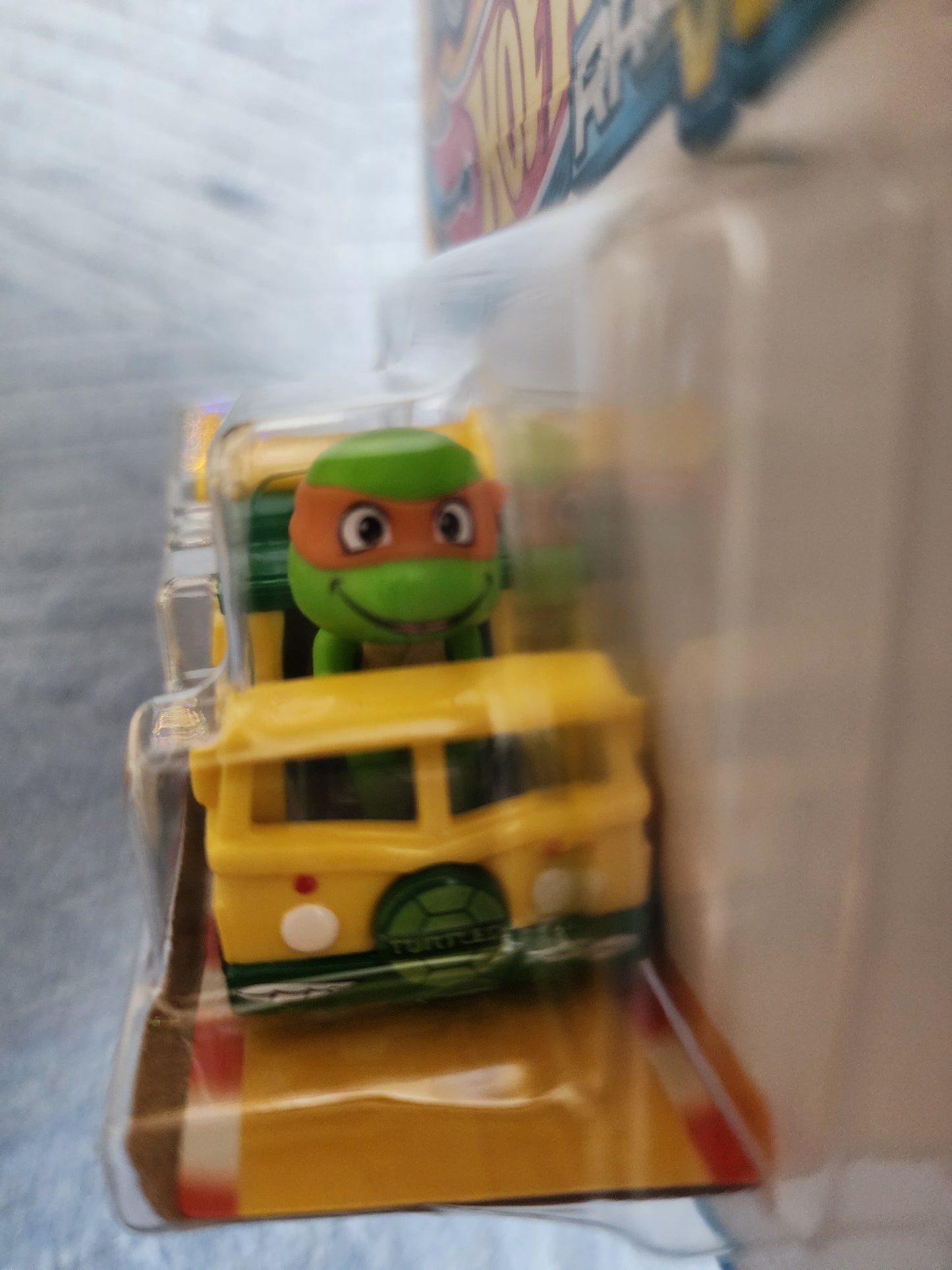 Hot Wheels Racer Verse TMNT Michelangelo Car