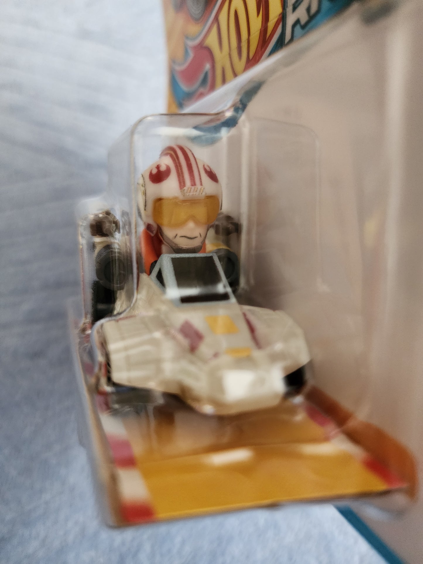 Hot Wheels Racer Verse Star Wars Luke Skywalker Car