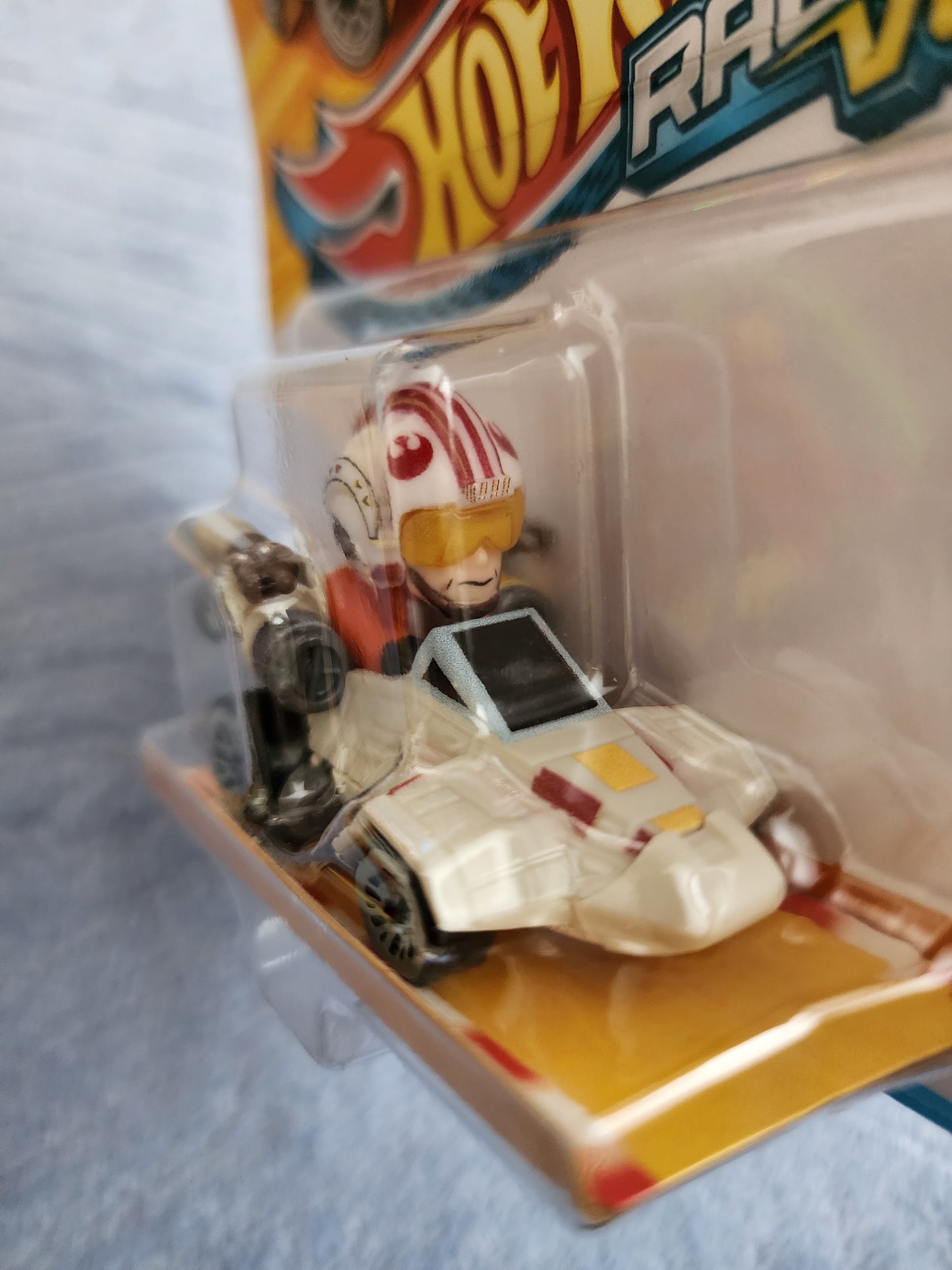 Hot Wheels Racer Verse Star Wars Luke Skywalker Car