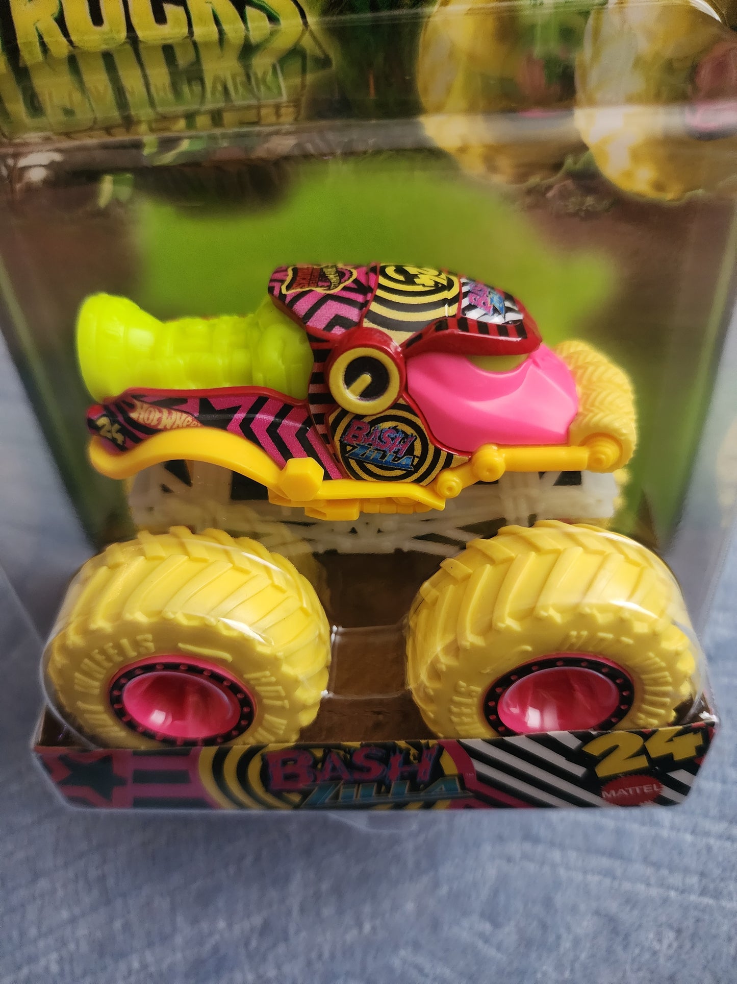 Hot Wheels Glows in the Dark Monster Trucks