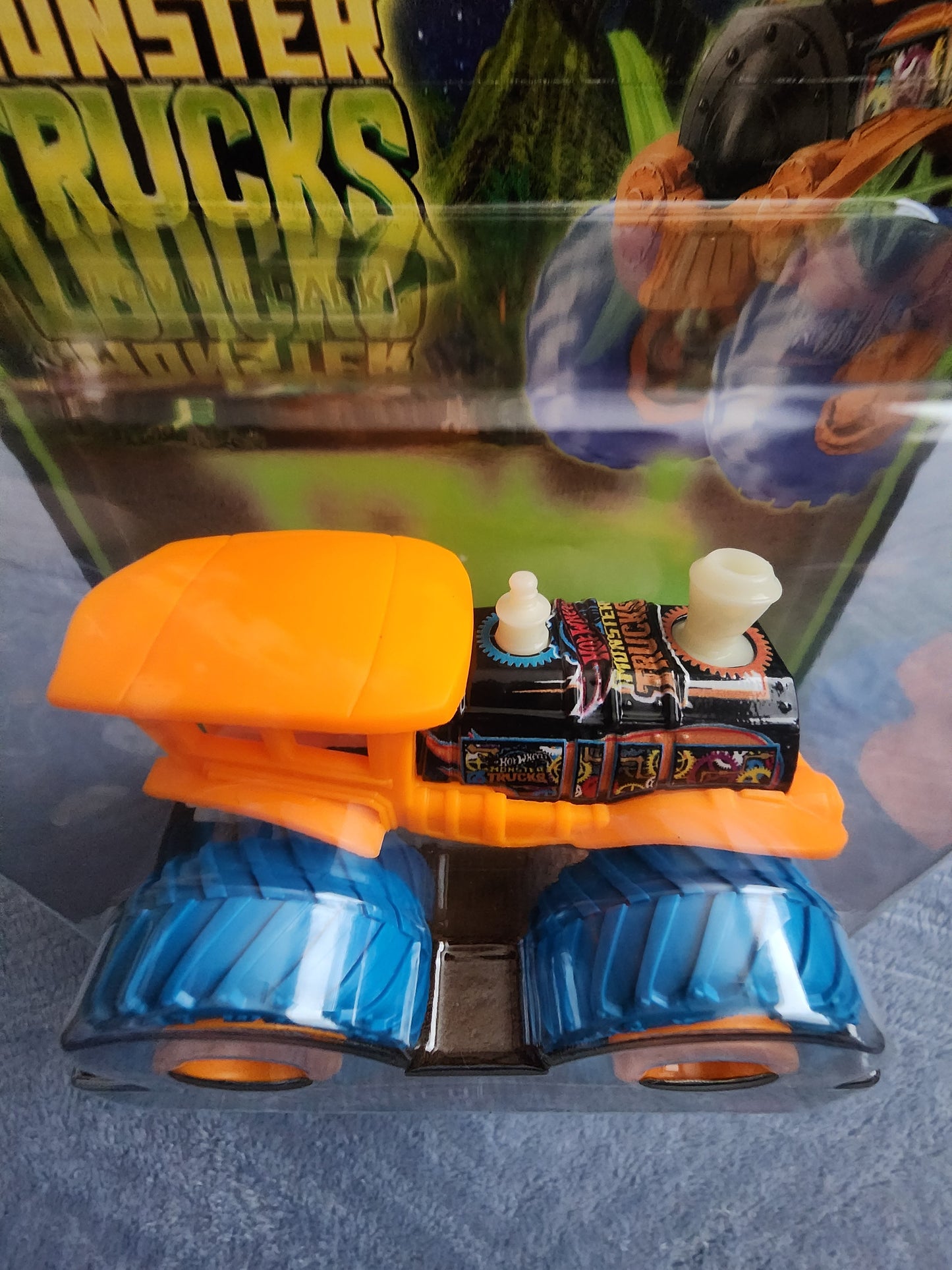 Hot Wheels Glows in the Dark Monster Trucks