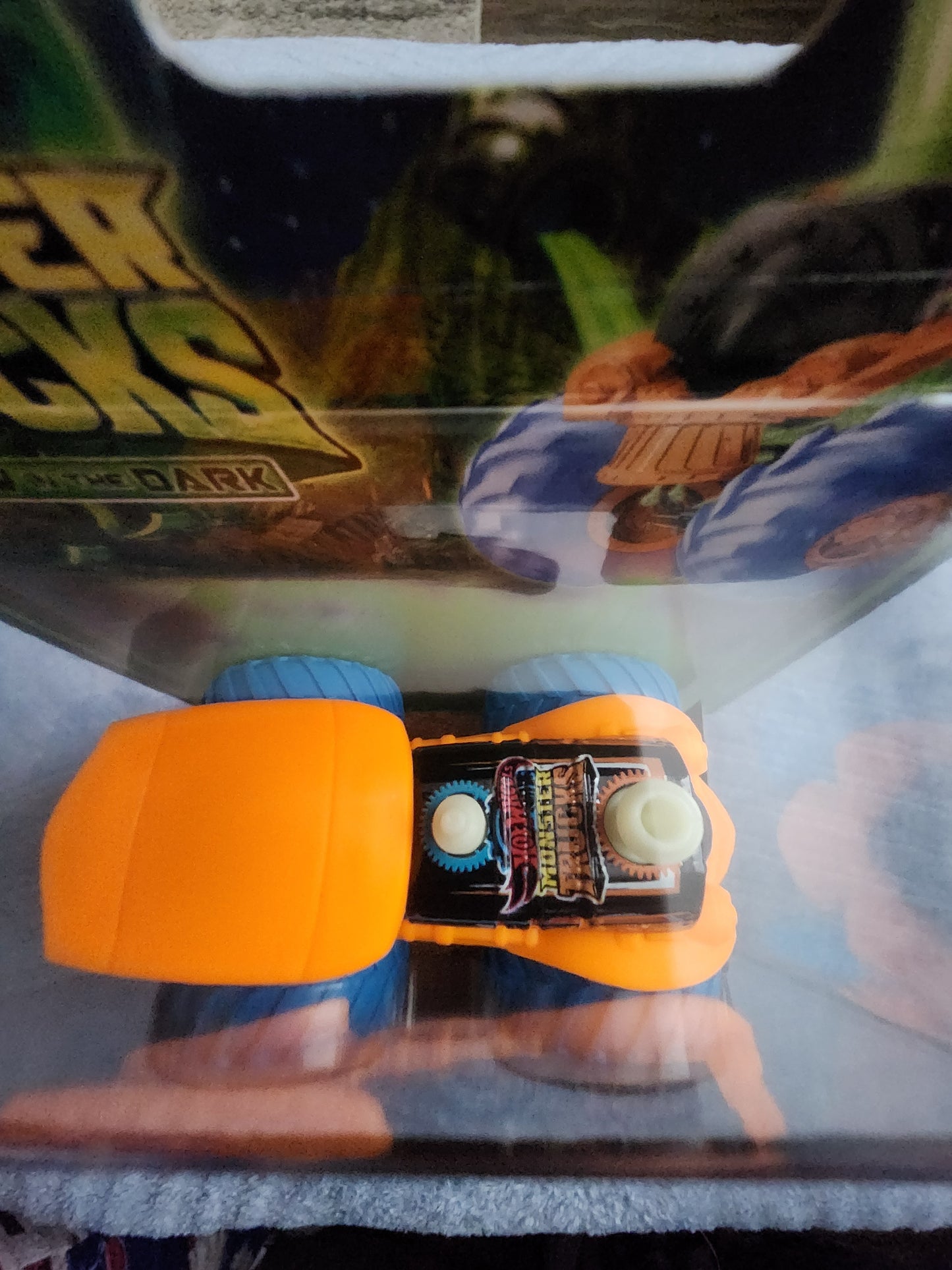 Hot Wheels Glows in the Dark Monster Trucks