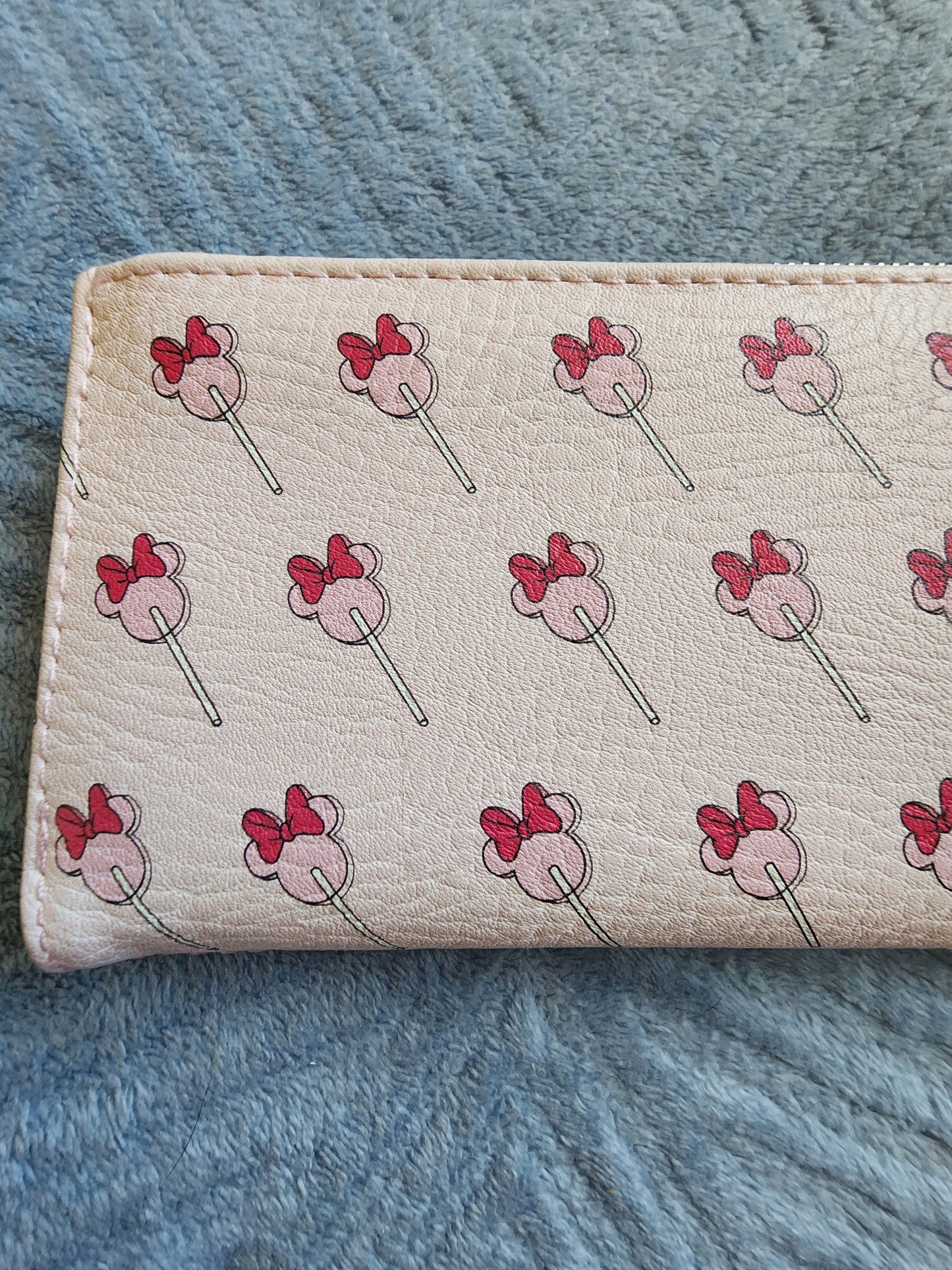 Disney Minnie Mouse Sucker Wallet