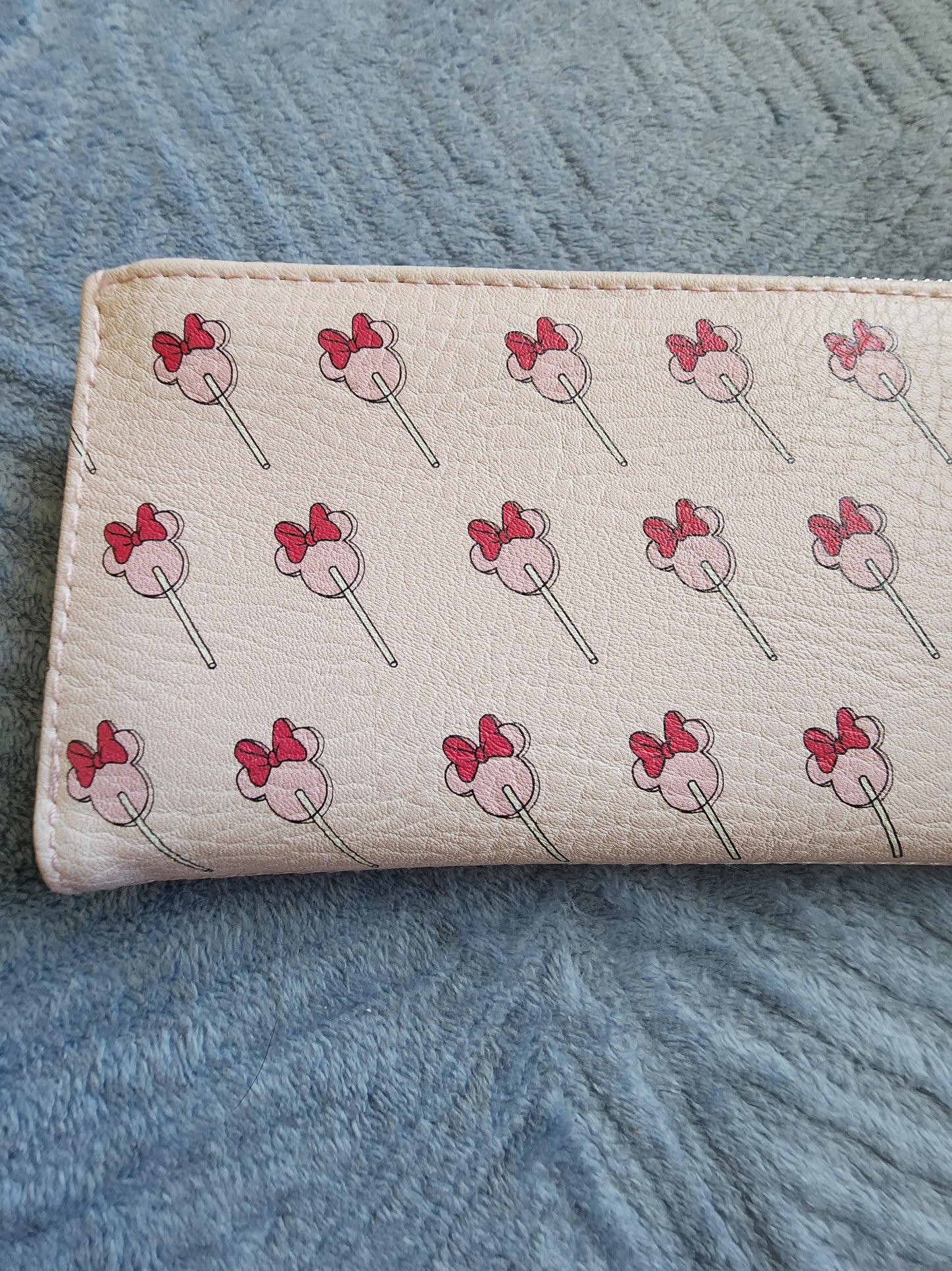 Disney Minnie Mouse Sucker Wallet