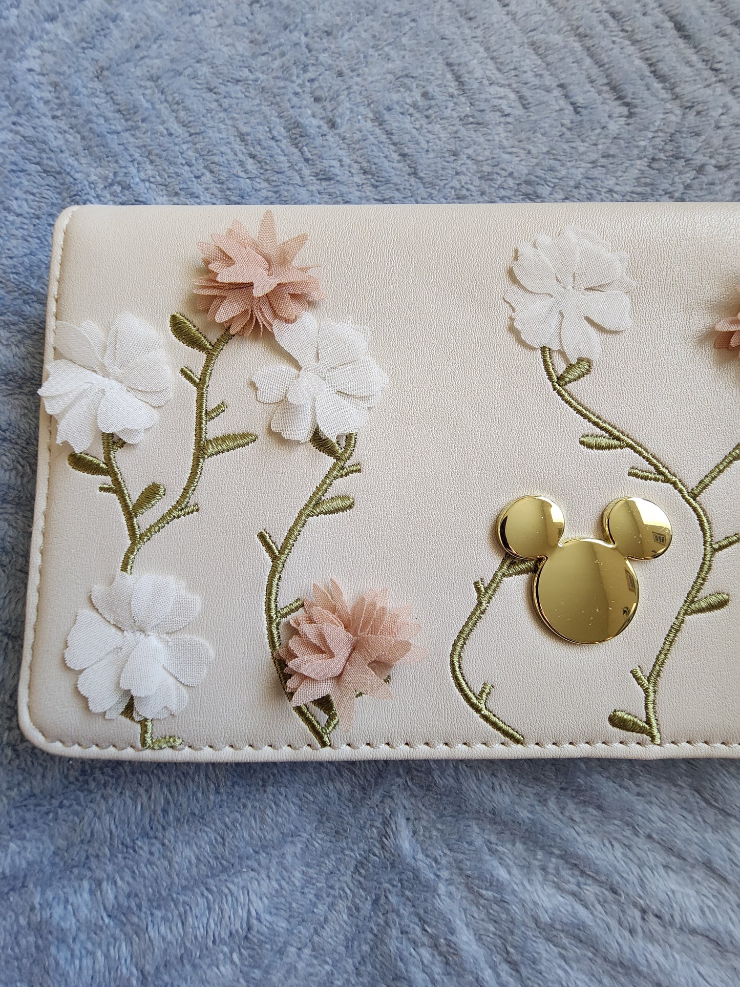 Disney Minnie Mouse Flowers and Vines Wallet