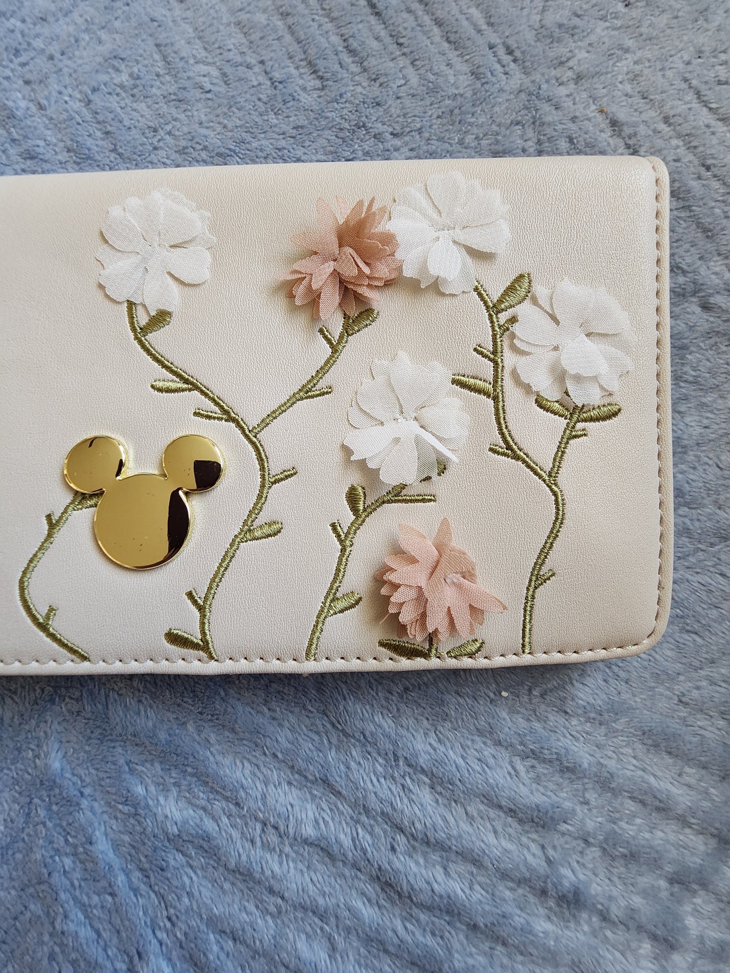 Disney Minnie Mouse Flowers and Vines Wallet