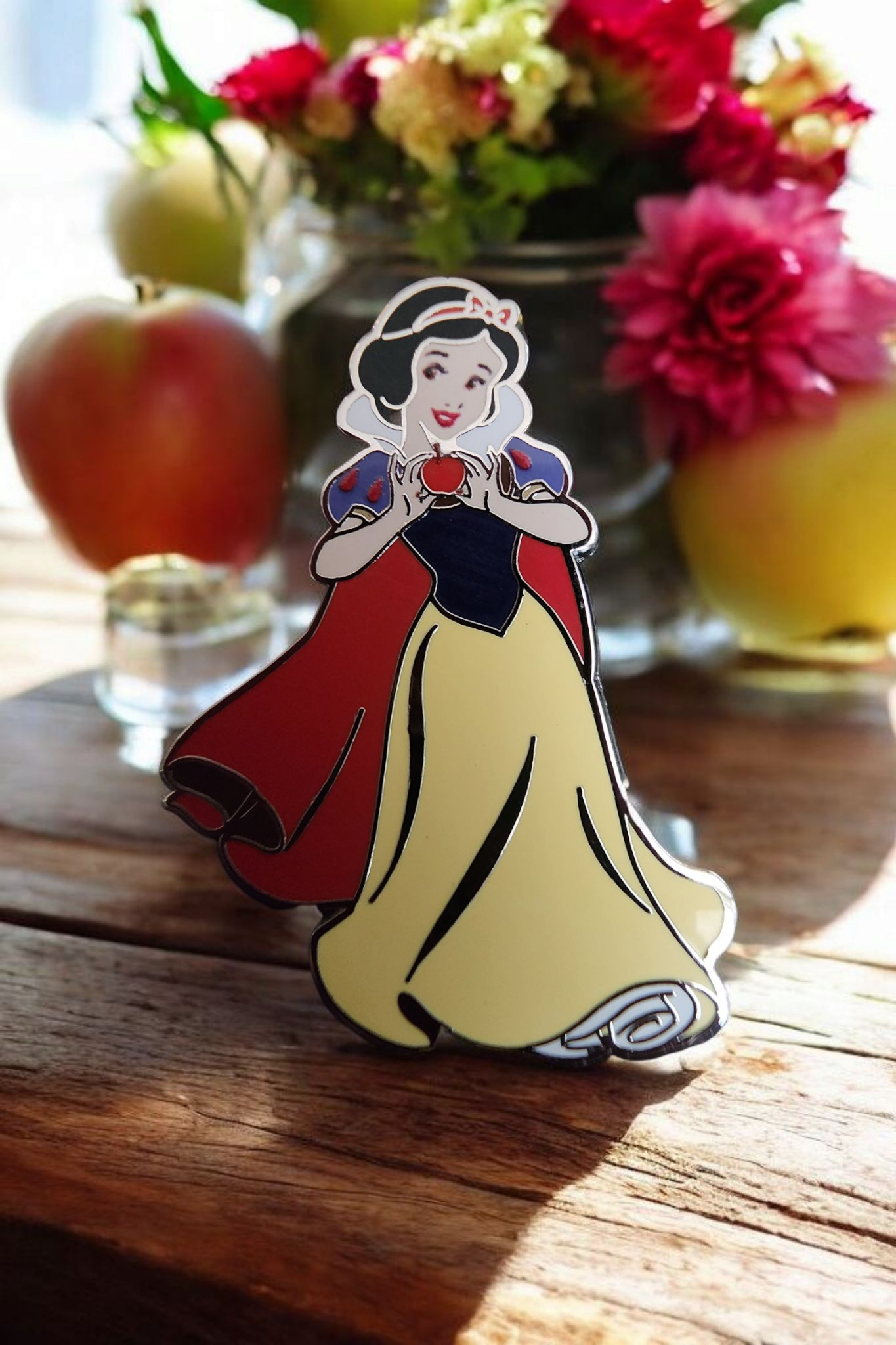 Loungefly Disney Snow White and The Seven Drawfs Pin