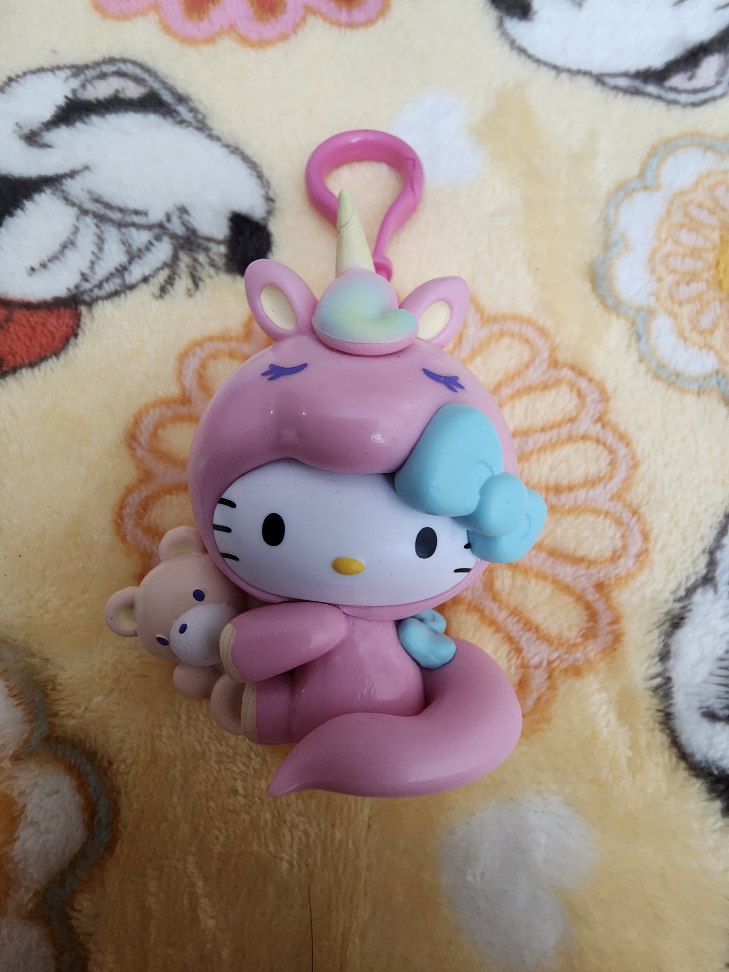 Hello Kitty and Friends Unicorn Mystery Bag Clips