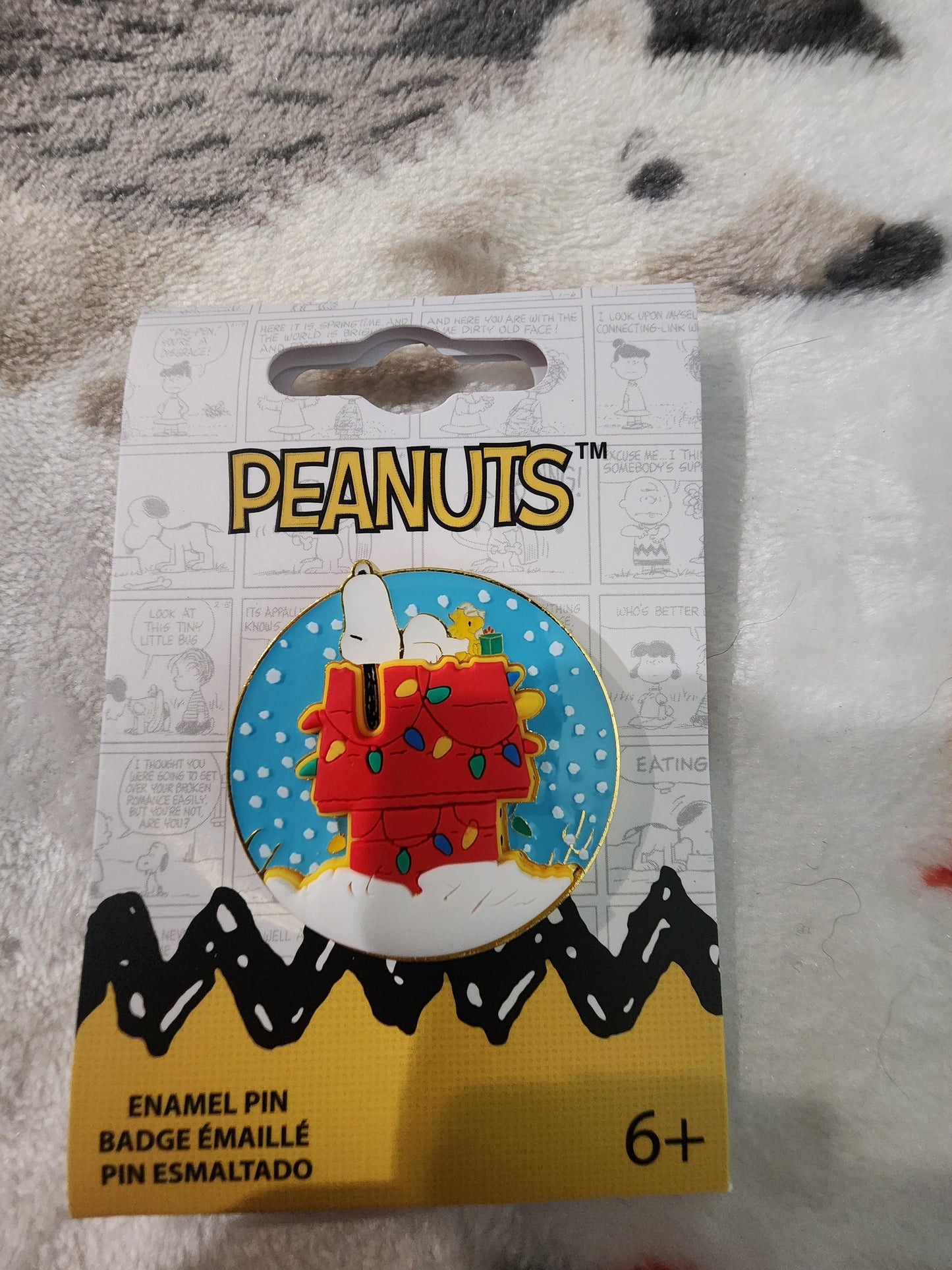 Peanuts Snoopy Holiday Pin