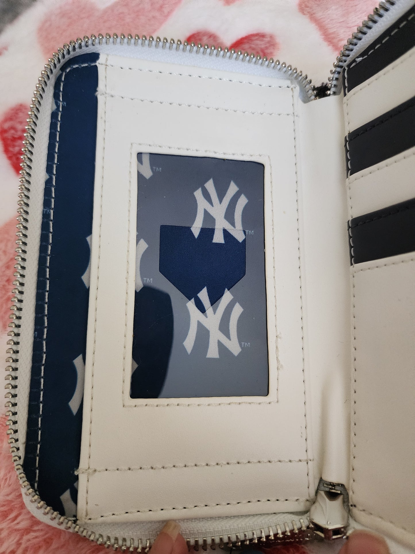 Loungefly MLB NY Yankees Patches Zipper Wallet