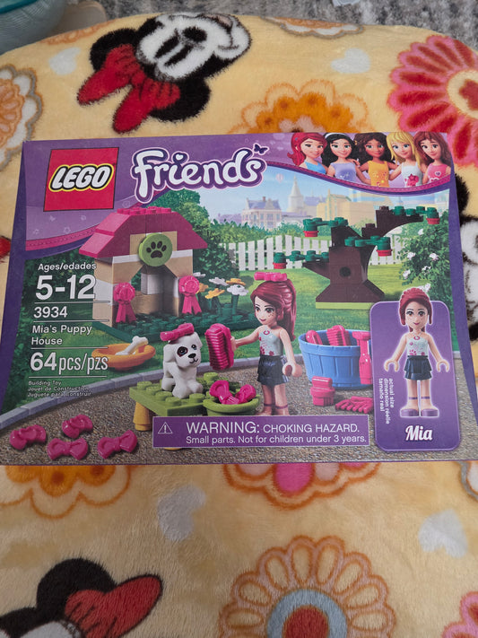 Lego Friends 3934 Mia's Puppy House Set "Retired"