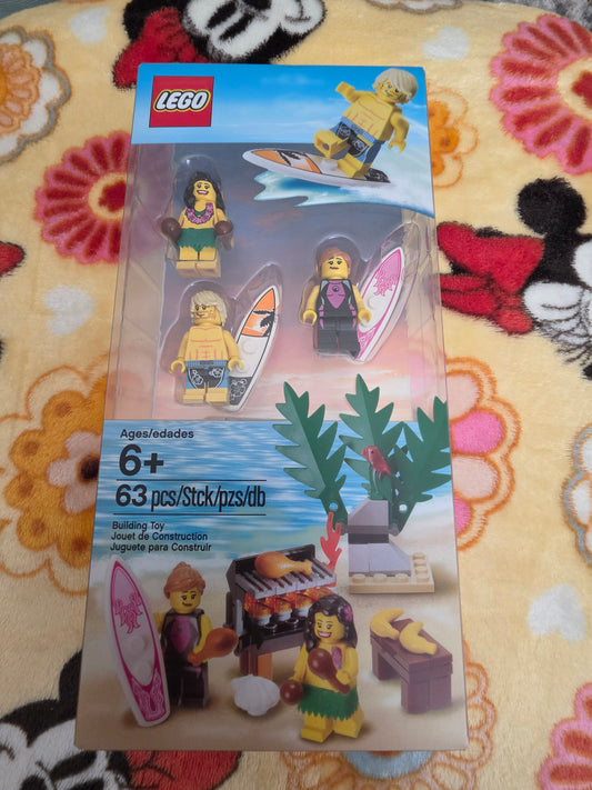 Lego 850449 Aloha Hawaiian Beach Scene "Retired"