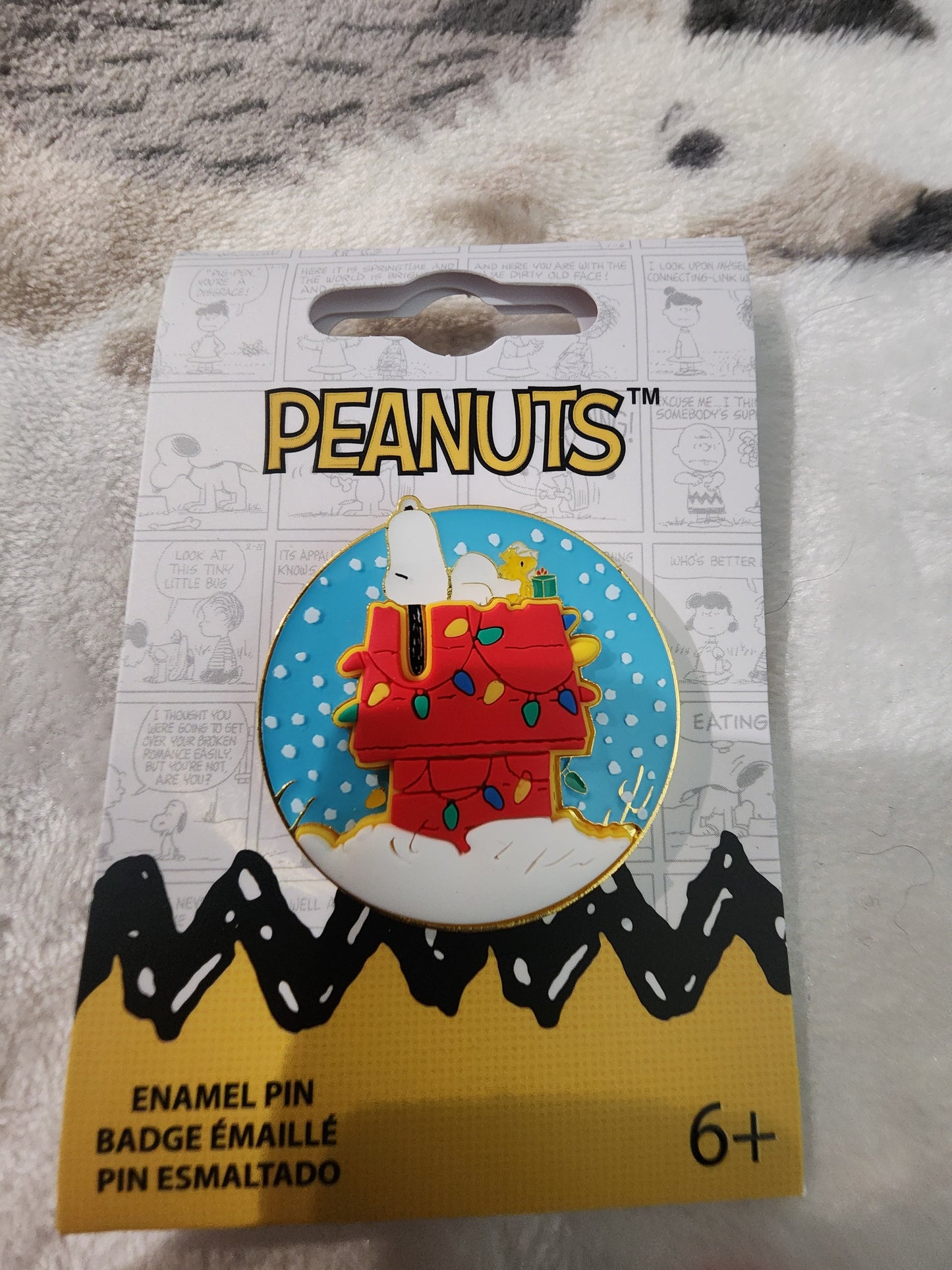 Peanuts Snoopy Holiday Pin