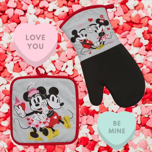 Disney Mickey and Minnie Mouse Valentine's Kitchen Towel Set