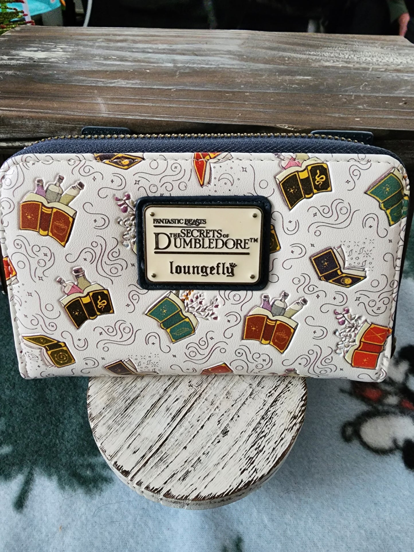 Loungefly Fantastic Beast Books  Wallet