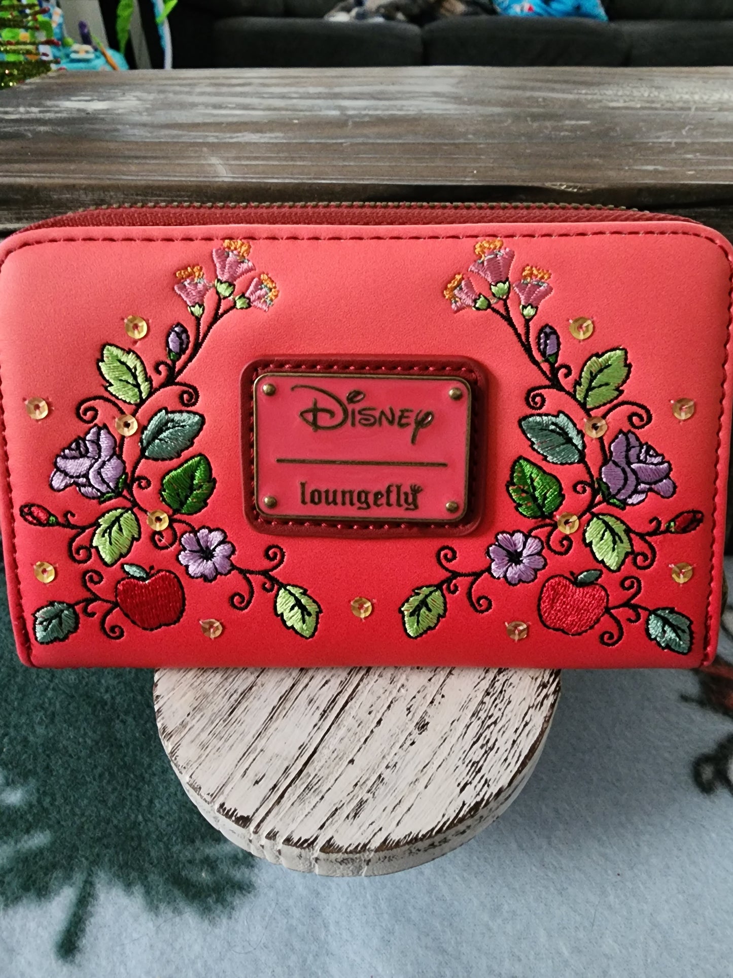 Loungefly Disney Snow White and The Seven Drawfs Window Wallet