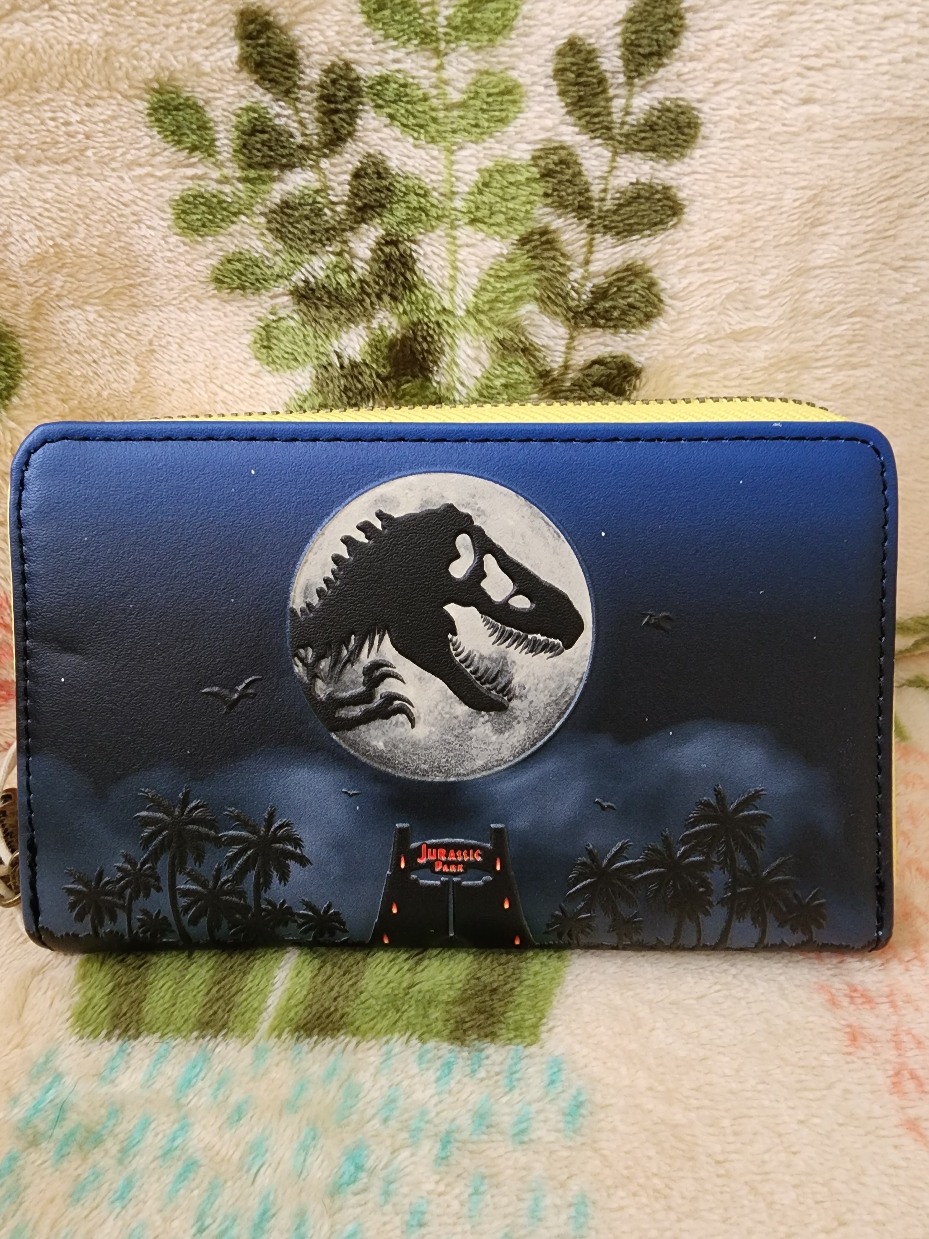 Loungefly Women's Universal Jurassic Park Logo Double Strap Shoulder Bag  Purse: Handbags: Amazon.com