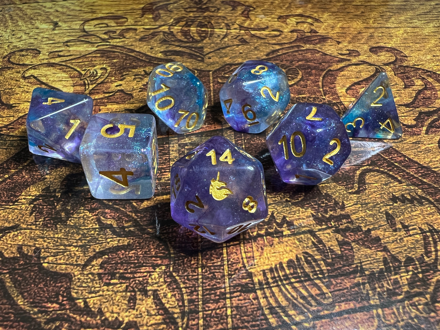 Unicorn: Fancy Fae 16mm Resin Poly Dice Set